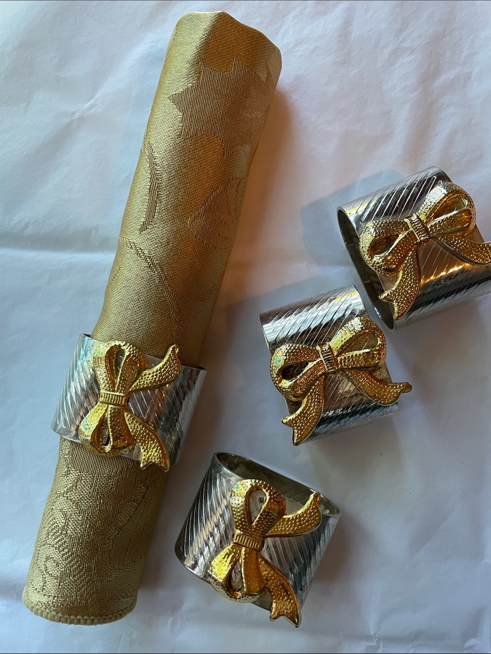 Vintage silver plated napkin rings set of 4 in original box